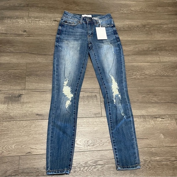 KanCan Women’s Mid Rise Jeans Distressed Ripped Medium Wash Sz 1/24 NWT. - Picture 2 of 10